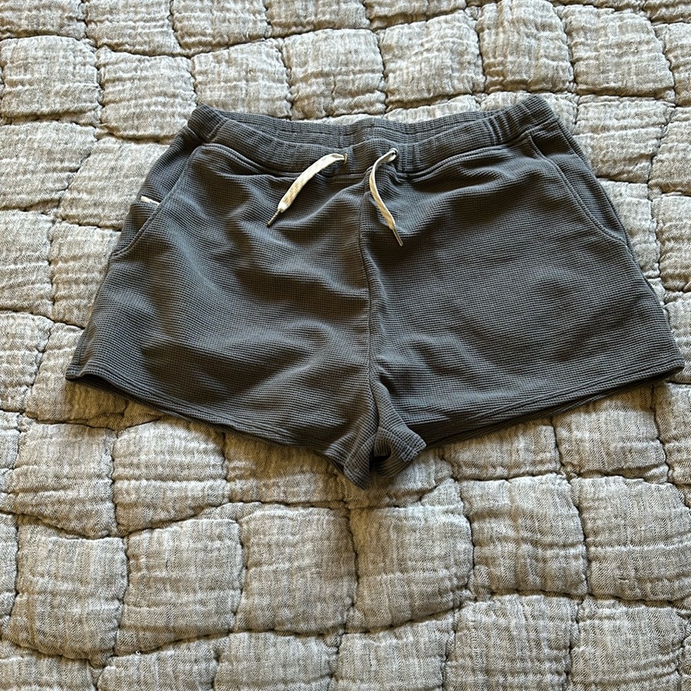 VUORI WOMEN’s SHORT
